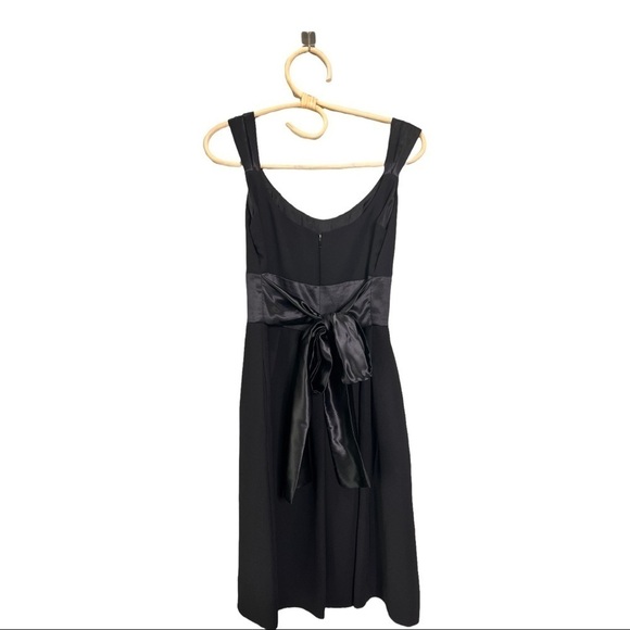Maggy London Silk Sash Pleated Scoop Neck Sleeveless Evening Dress LBD - Picture 5 of 13